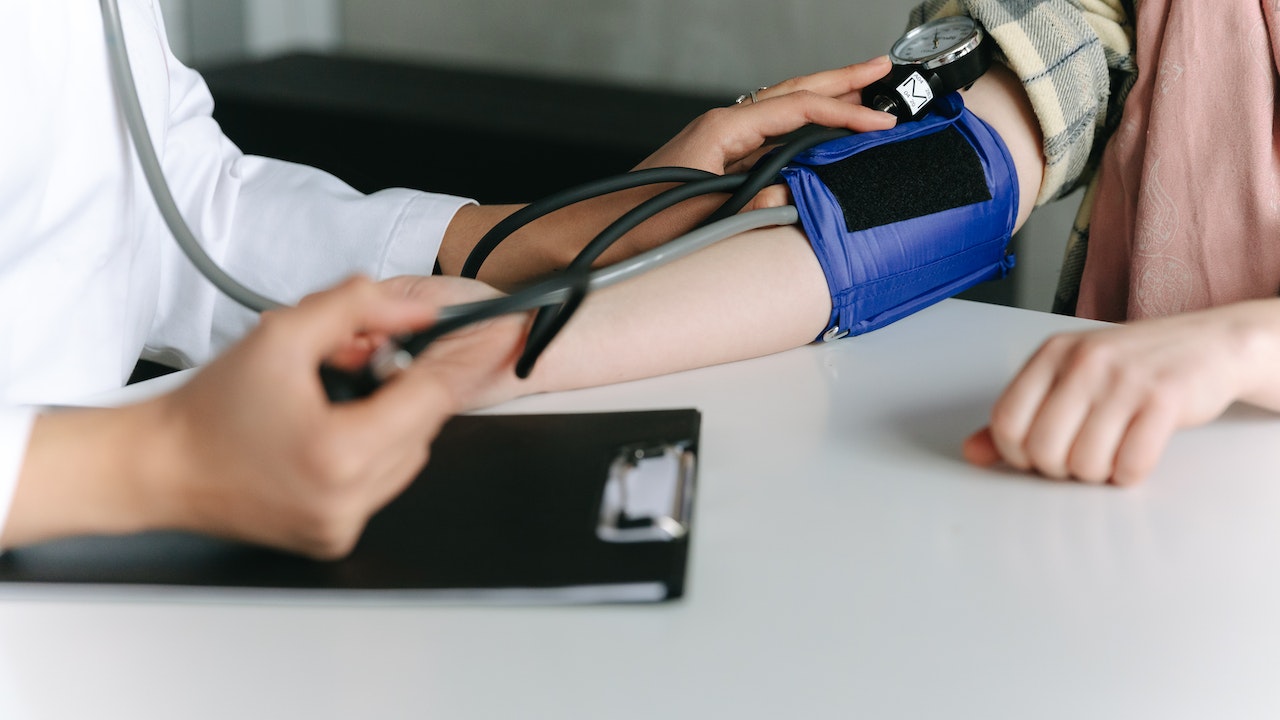 Are you monitoring blood pressure at home – follow these steps